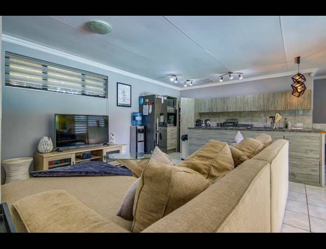 5 BEDROOM HOUSE FOR SALE IN KENSINGTON